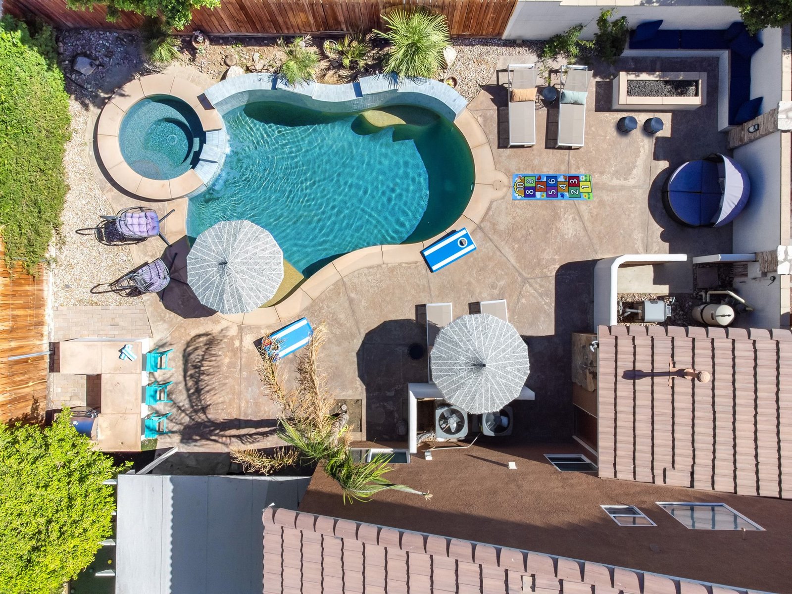 NEW*Games/TVs/Heated Pool/Firepit/Fireplace