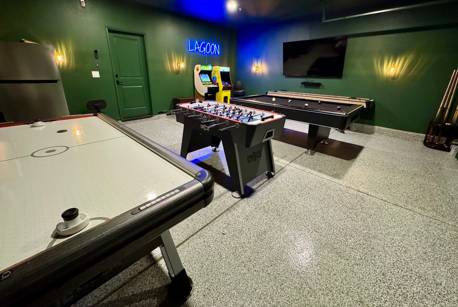 Lagoon: 7BR Desert Gem w/ Huge Pool, Spa Gameroom