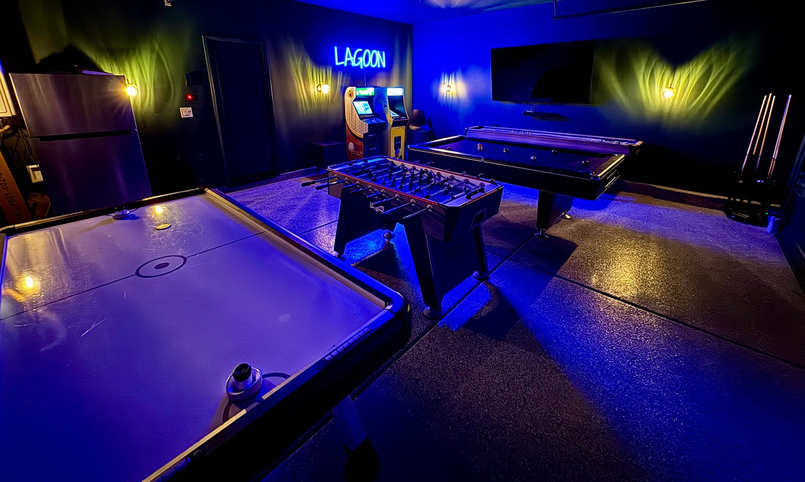 Lagoon: 7BR Desert Gem w/ Huge Pool, Spa Gameroom