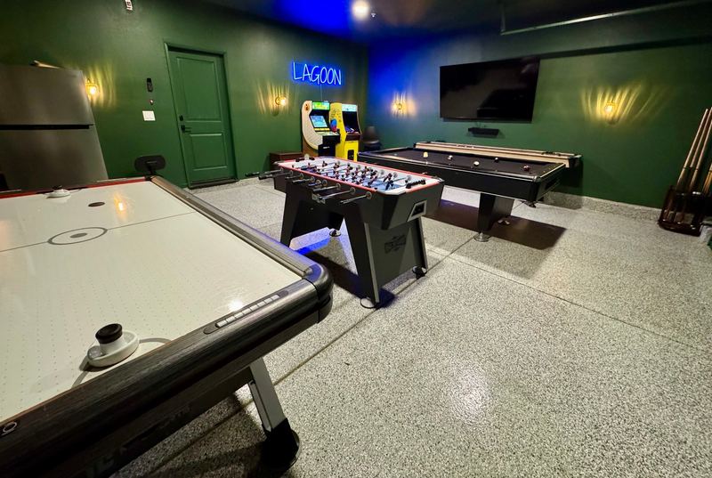Lagoon: 7BR Desert Gem w/ Huge Pool, Spa Gameroom