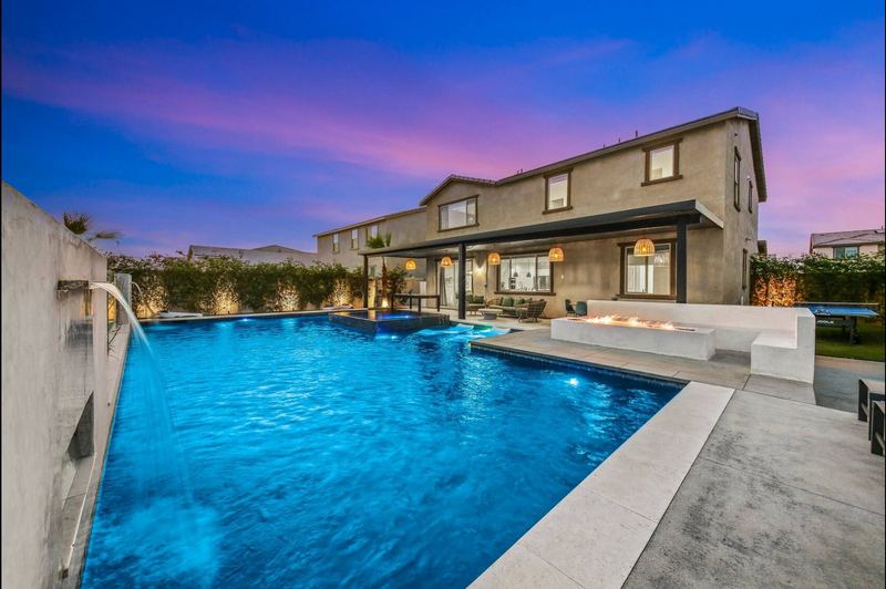 Lagoon: 7BR Desert Gem w/ Huge Pool, Spa Gameroom
