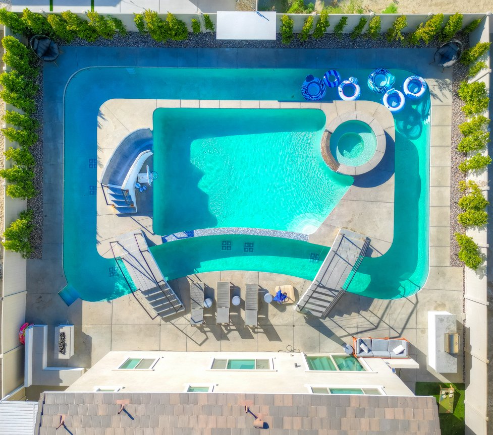 Lazy River Waterslide Gameroom Pool 7BR Sleeps 18