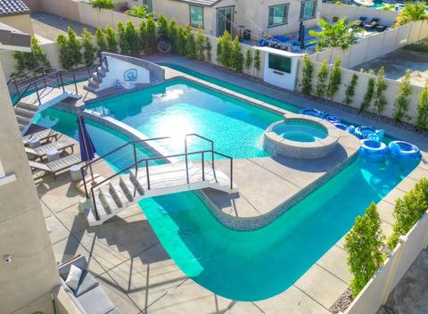 Lazy River Waterslide Gameroom Pool 7BR Sleeps 18