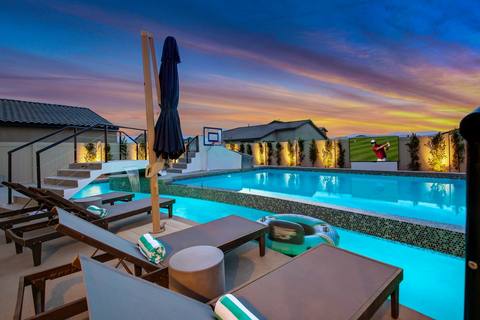 Lazy River Waterslide Gameroom Pool 7BR Sleeps 18