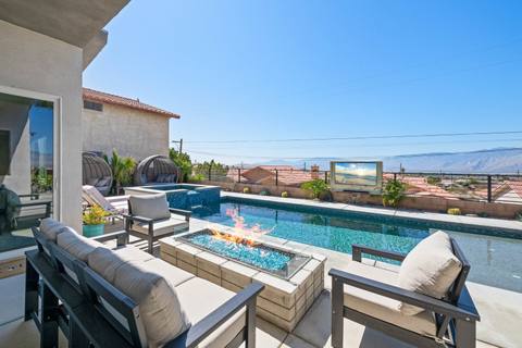 New Beautifully Desert Home Pool/Spa
