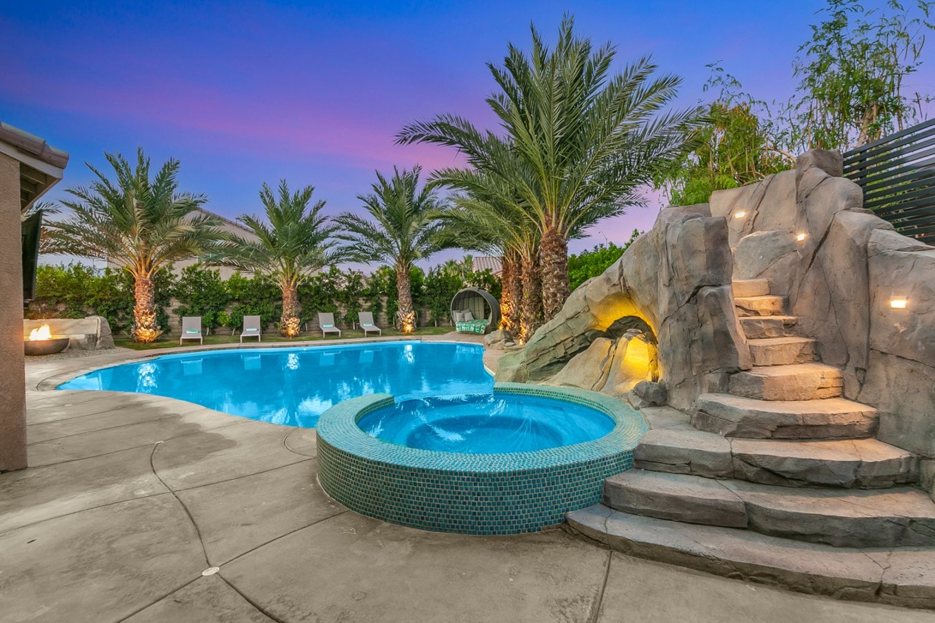 Giant Tropical Pool - Beach Entry & Slide