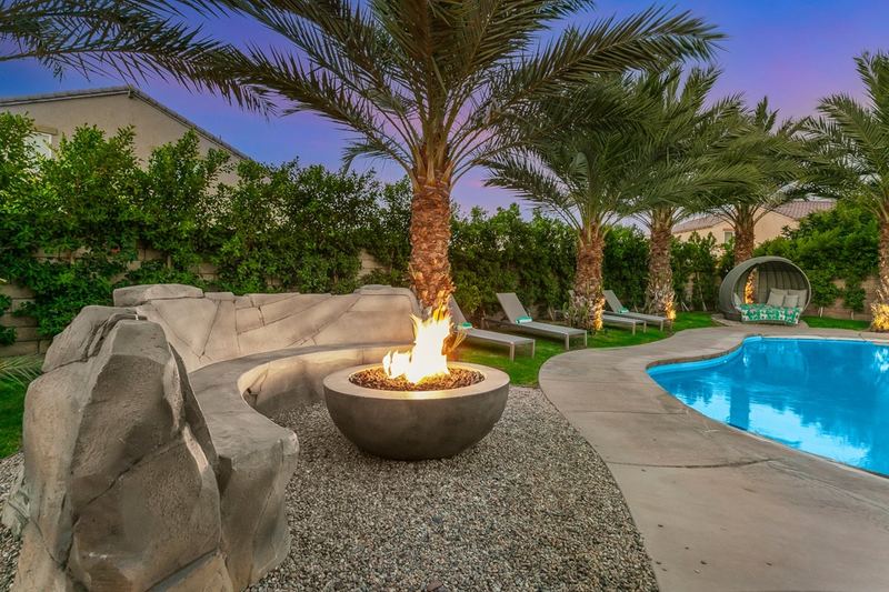 Giant Tropical Pool - Beach Entry & Slide