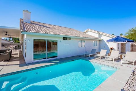 The Rose-Tiki Bar/Game close to Festivals, Tennis