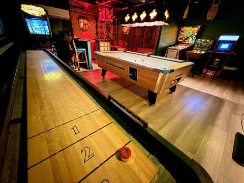 The Rose-Tiki Bar/Game close to Festivals, Tennis