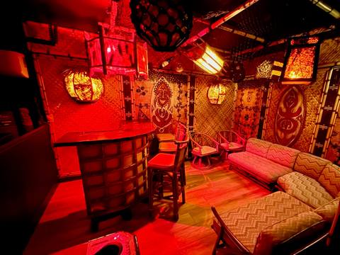 The Rose-Tiki Bar/Game close to Festivals, Tennis